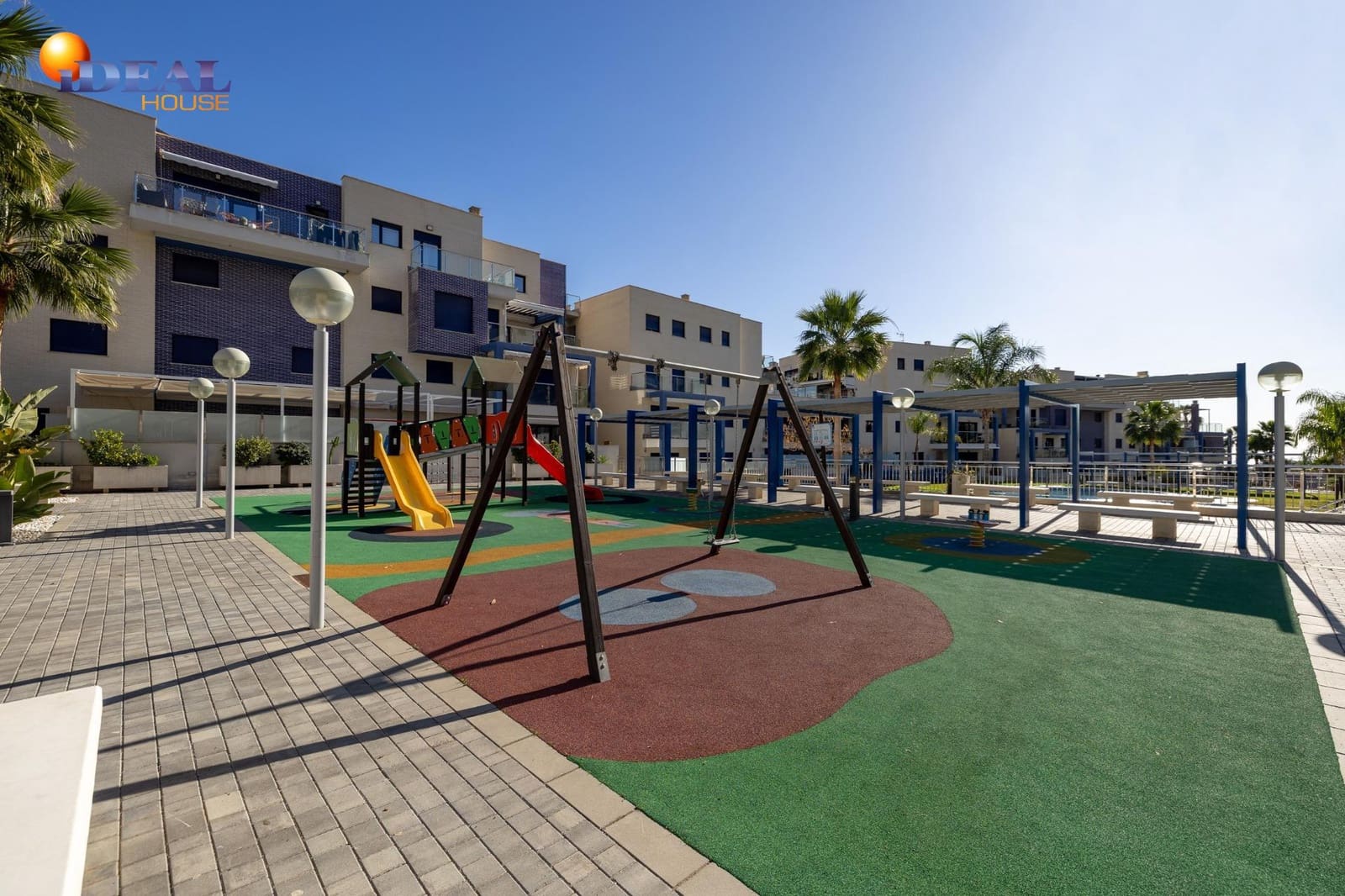 3 bedroom Flat for sale in Almunecar with pool garage - € 340,000 (Ref: 9502225)