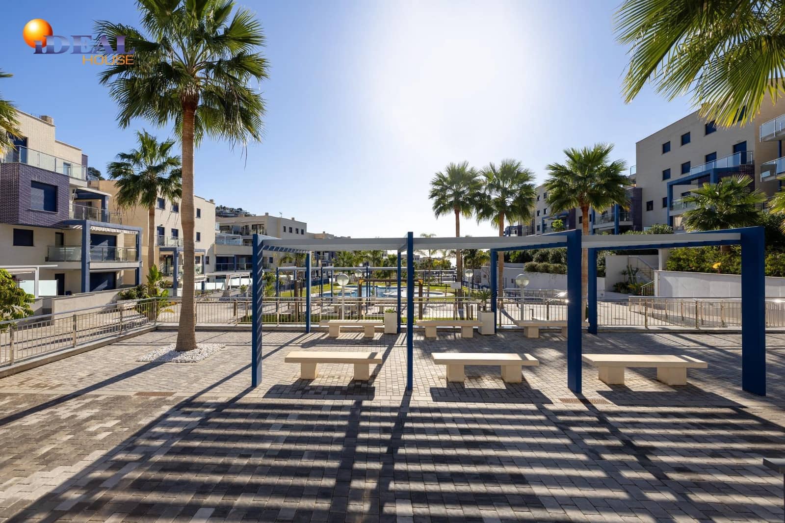 3 bedroom Flat for sale in Almunecar with pool garage - € 340,000 (Ref: 9502225)