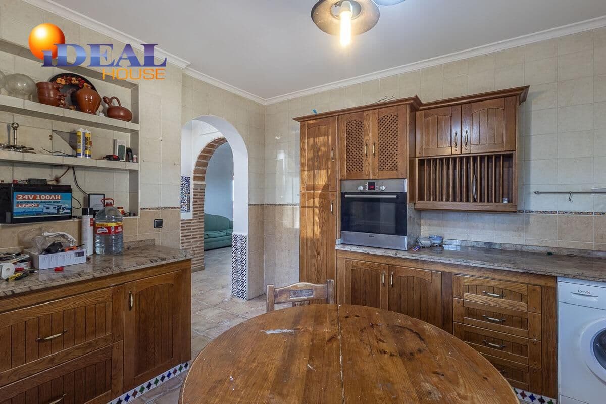 Finca/Casa Rural de 4 habitaciones en Moraleda de Zafayona en venta con piscina garaje - 260.000 € (Ref: 9508821)