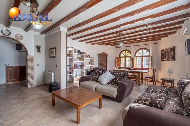 Finca/Casa Rural de 4 habitaciones en Moraleda de Zafayona en venta con piscina garaje - 260.000 € (Ref: 9508821)