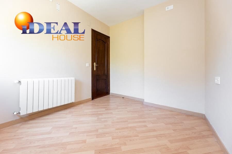 5 sypialnia Willa na sprzedaż w Albolote z basenem garażem - 350 000 € (Ref: 9508822)