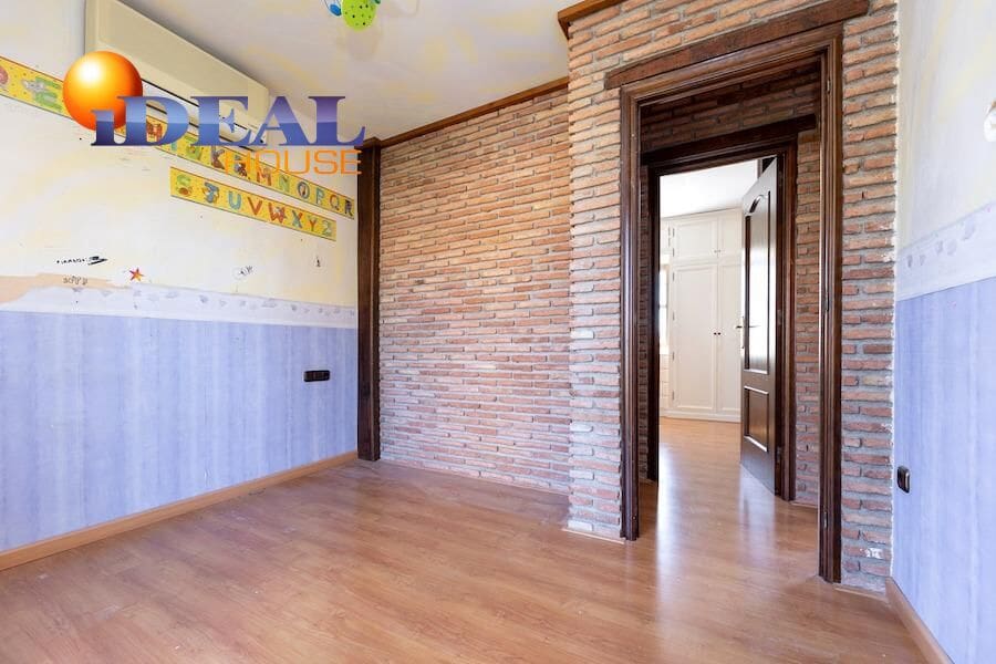 5 sypialnia Willa na sprzedaż w Albolote z basenem garażem - 350 000 € (Ref: 9508822)