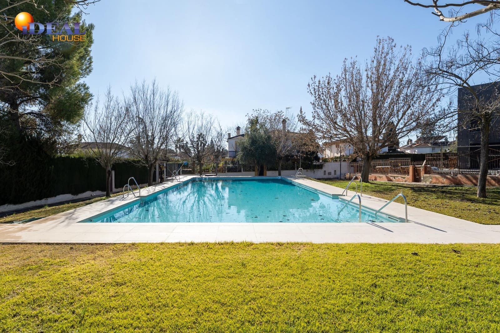 5 sypialnia Willa na sprzedaż w Albolote z basenem garażem - 350 000 € (Ref: 9508822)