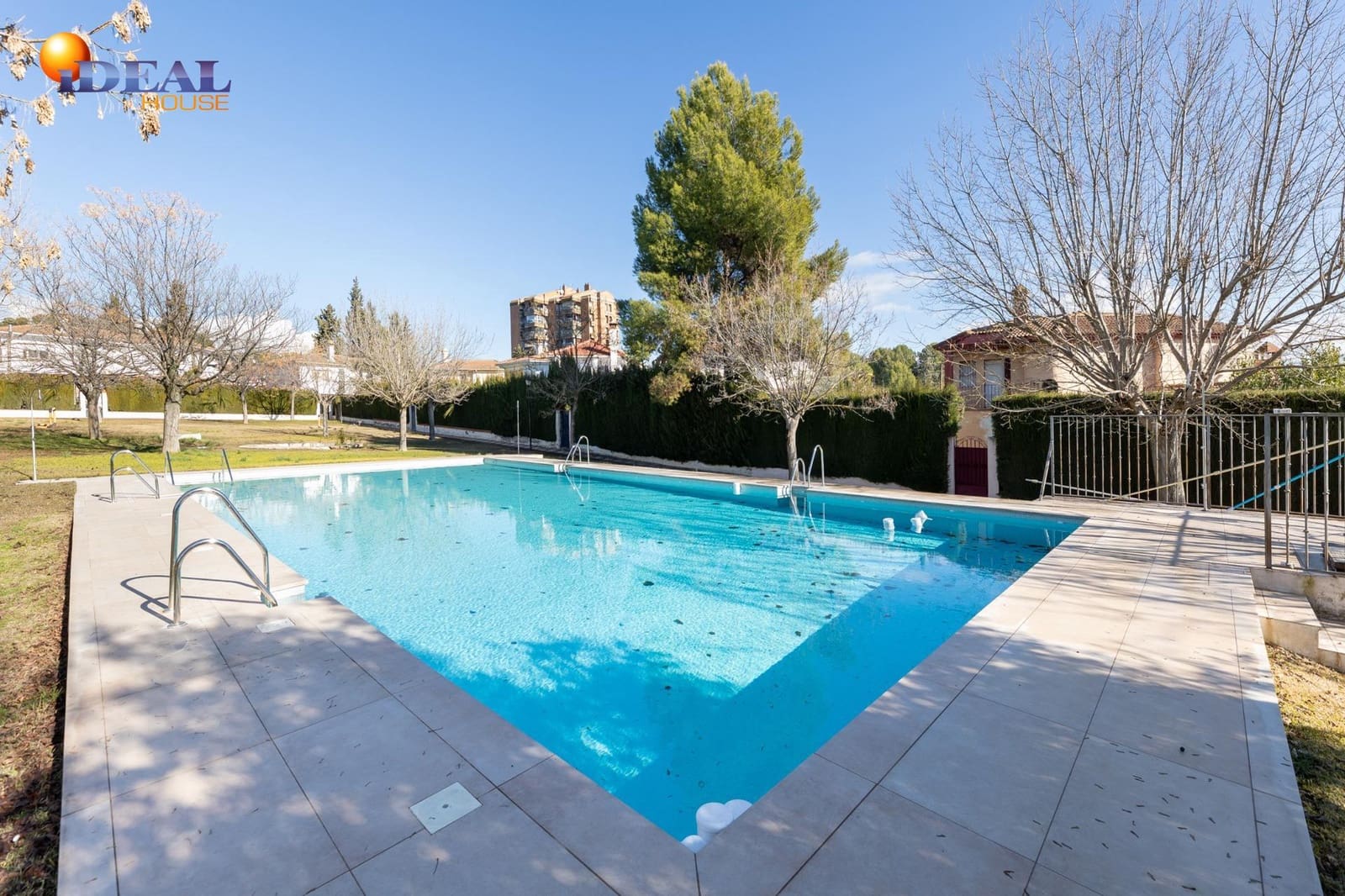 5 sypialnia Willa na sprzedaż w Albolote z basenem garażem - 350 000 € (Ref: 9508822)