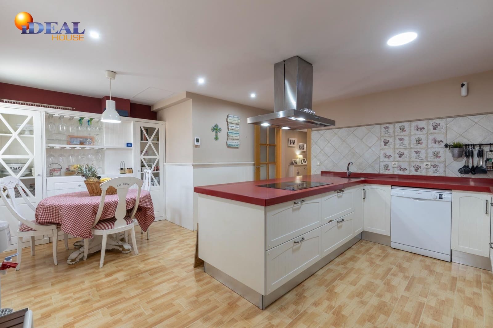 Chalet de 4 habitaciones en Albolote en venta con garaje - 309.000 € (Ref: 9516033)