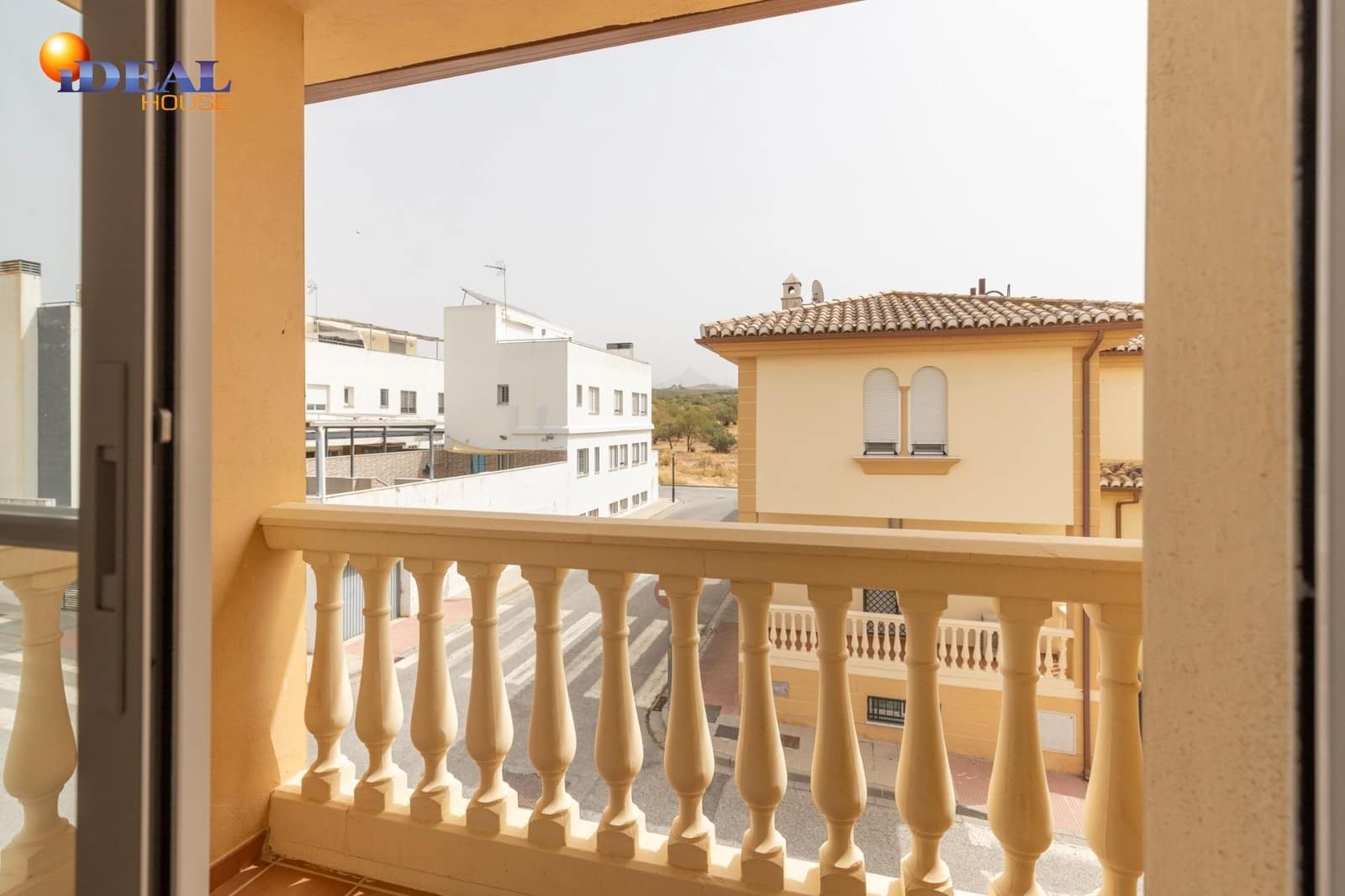 Chalet de 4 habitaciones en Albolote en venta con garaje - 309.000 € (Ref: 9516033)