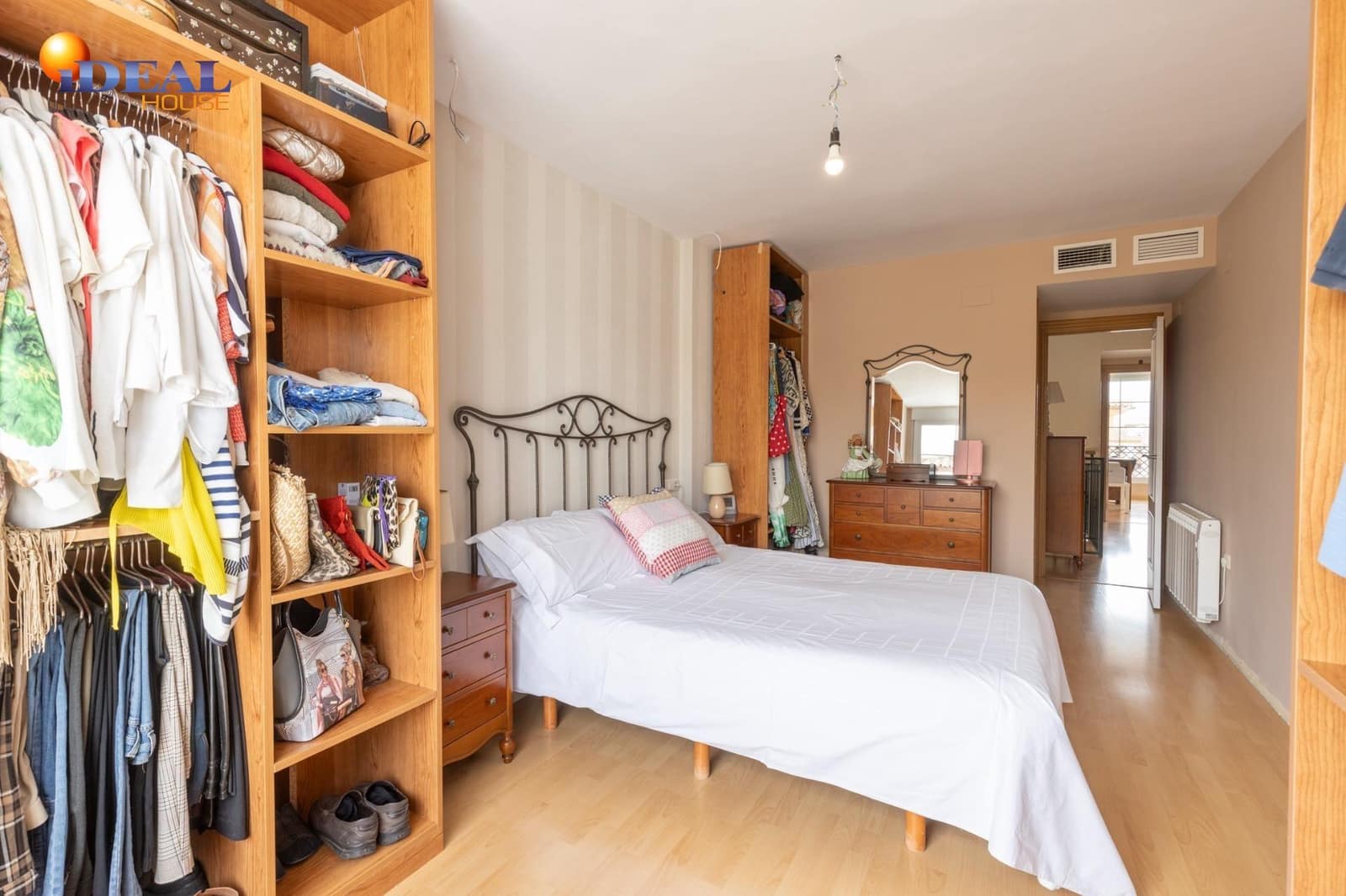 Chalet de 4 habitaciones en Albolote en venta con garaje - 309.000 € (Ref: 9516033)