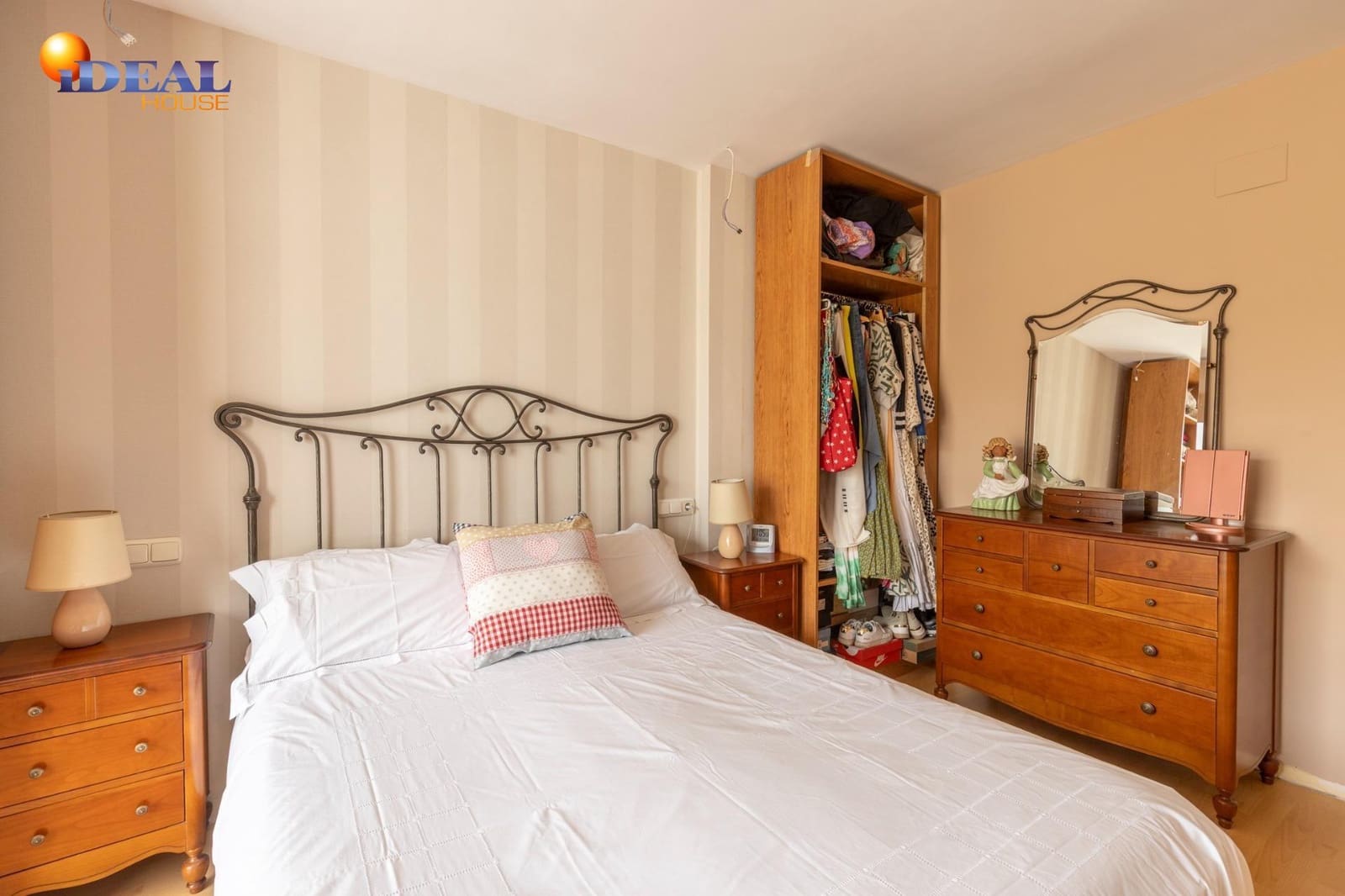 Chalet de 4 habitaciones en Albolote en venta con garaje - 309.000 € (Ref: 9516033)