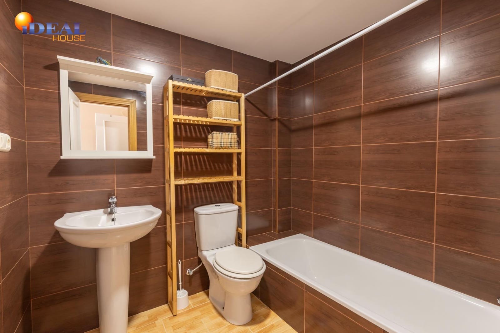 Chalet de 4 habitaciones en Albolote en venta con garaje - 309.000 € (Ref: 9516033)