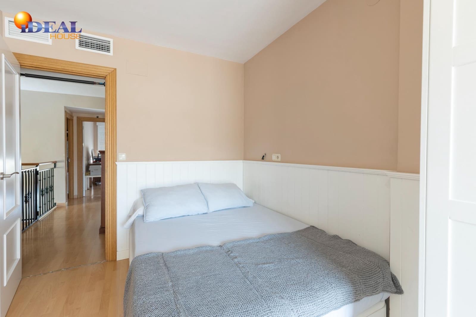 Chalet de 4 habitaciones en Albolote en venta con garaje - 309.000 € (Ref: 9516033)