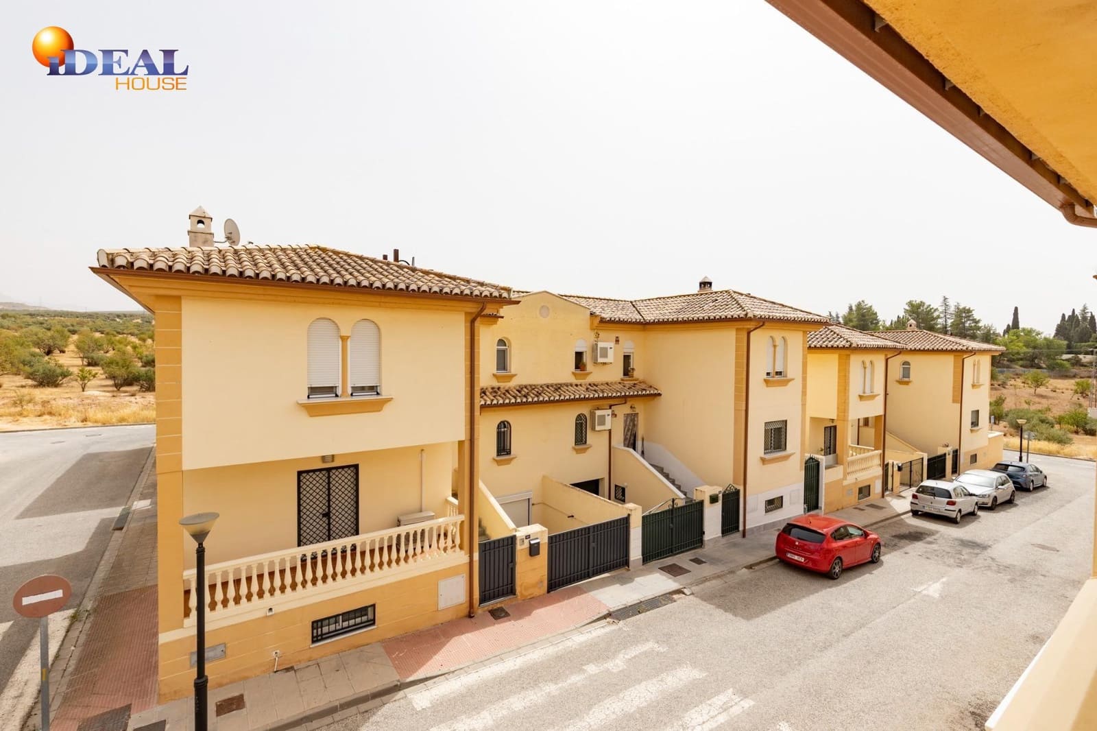 Chalet de 4 habitaciones en Albolote en venta con garaje - 309.000 € (Ref: 9516033)