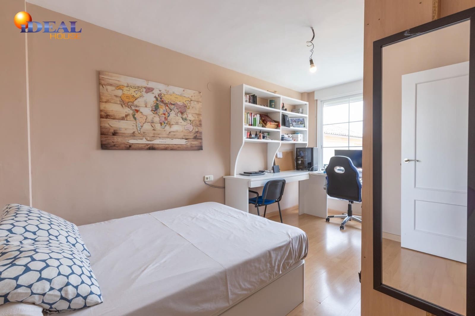 Chalet de 4 habitaciones en Albolote en venta con garaje - 309.000 € (Ref: 9516033)