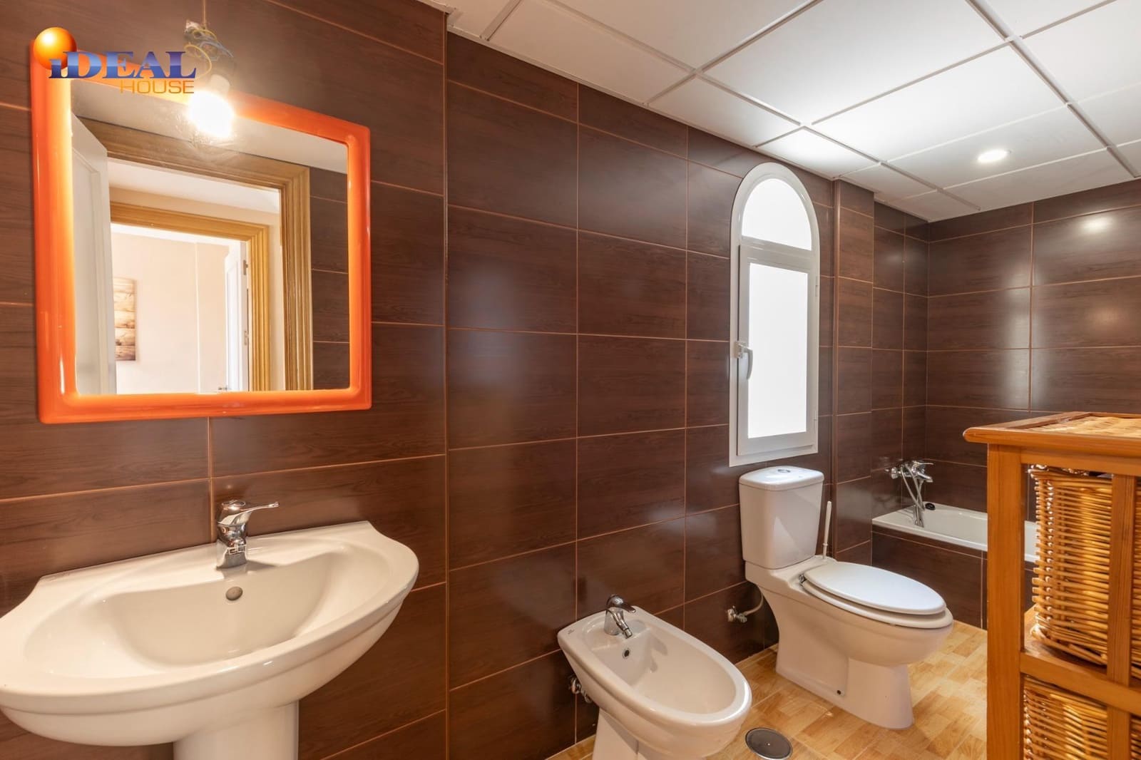 Chalet de 4 habitaciones en Albolote en venta con garaje - 309.000 € (Ref: 9516033)