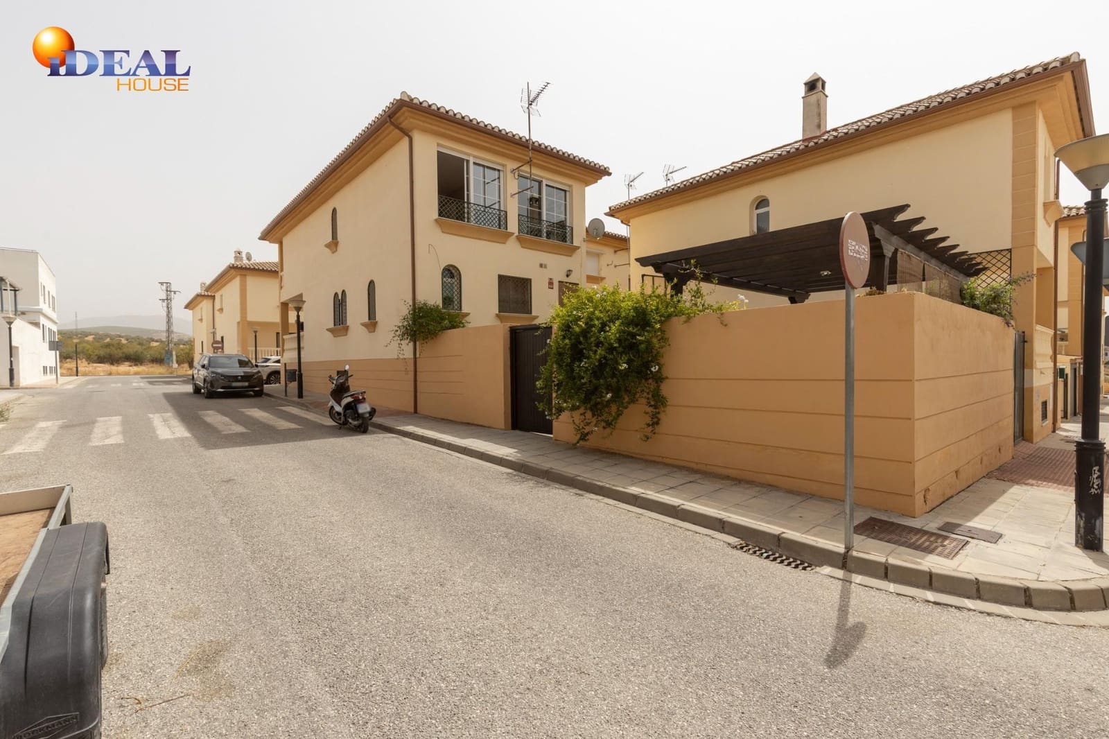 Chalet de 4 habitaciones en Albolote en venta con garaje - 309.000 € (Ref: 9516033)