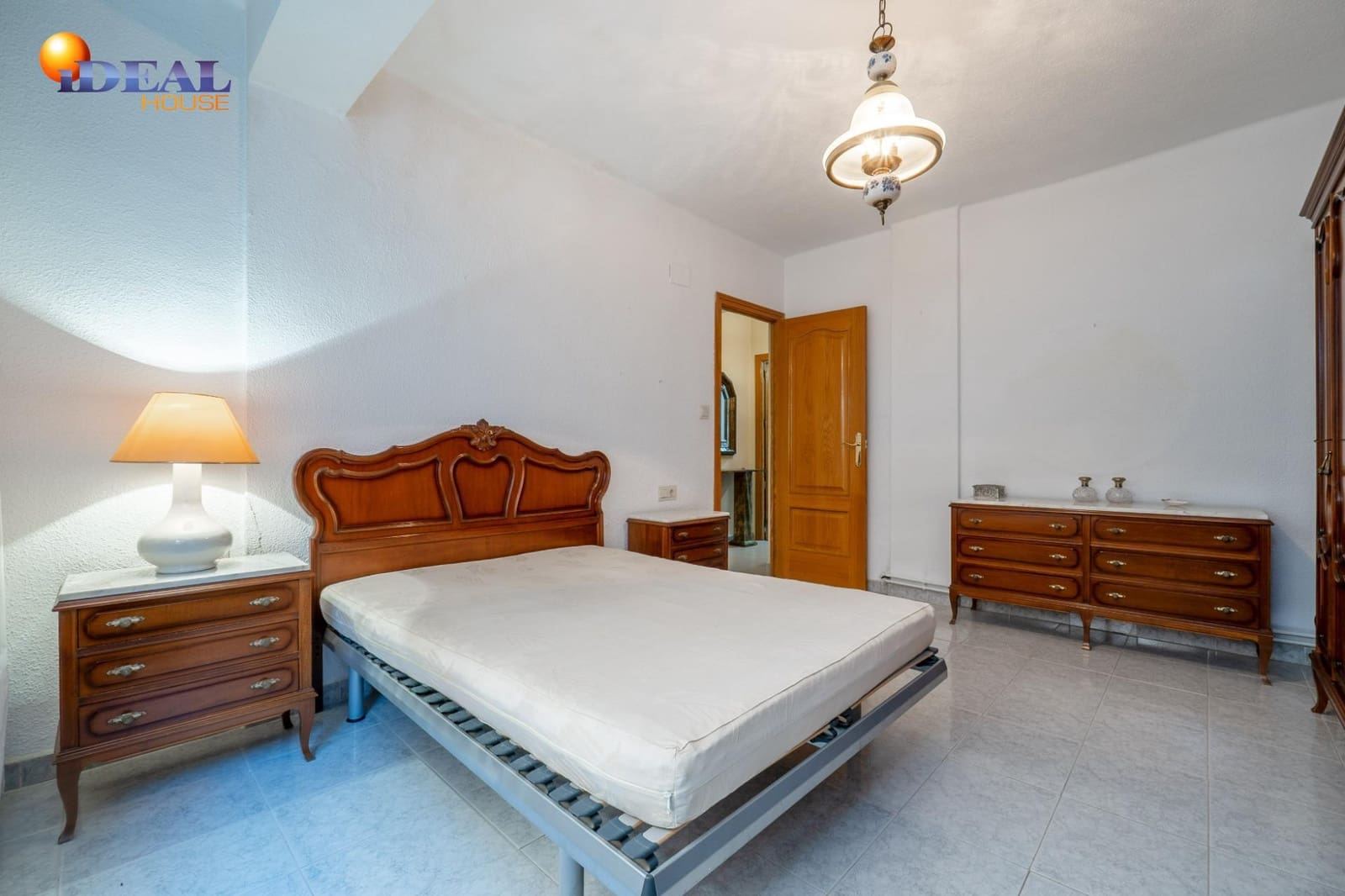 5 sovrum Lägenhet till salu i Granada stad - 325 000 € (Ref: 9530455)