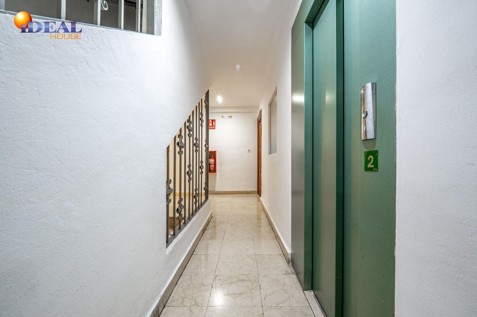 5 sovrum Lägenhet till salu i Granada stad - 325 000 € (Ref: 9530455)