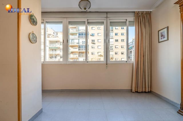 5 sovrum Lägenhet till salu i Granada stad - 325 000 € (Ref: 9530455)