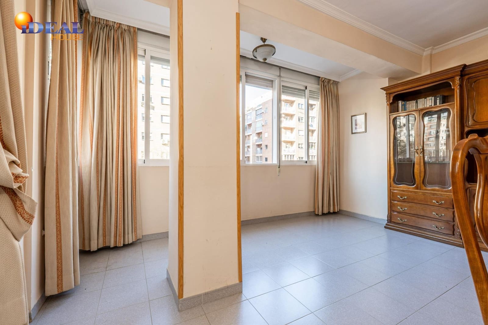 5 sovrum Lägenhet till salu i Granada stad - 325 000 € (Ref: 9530455)