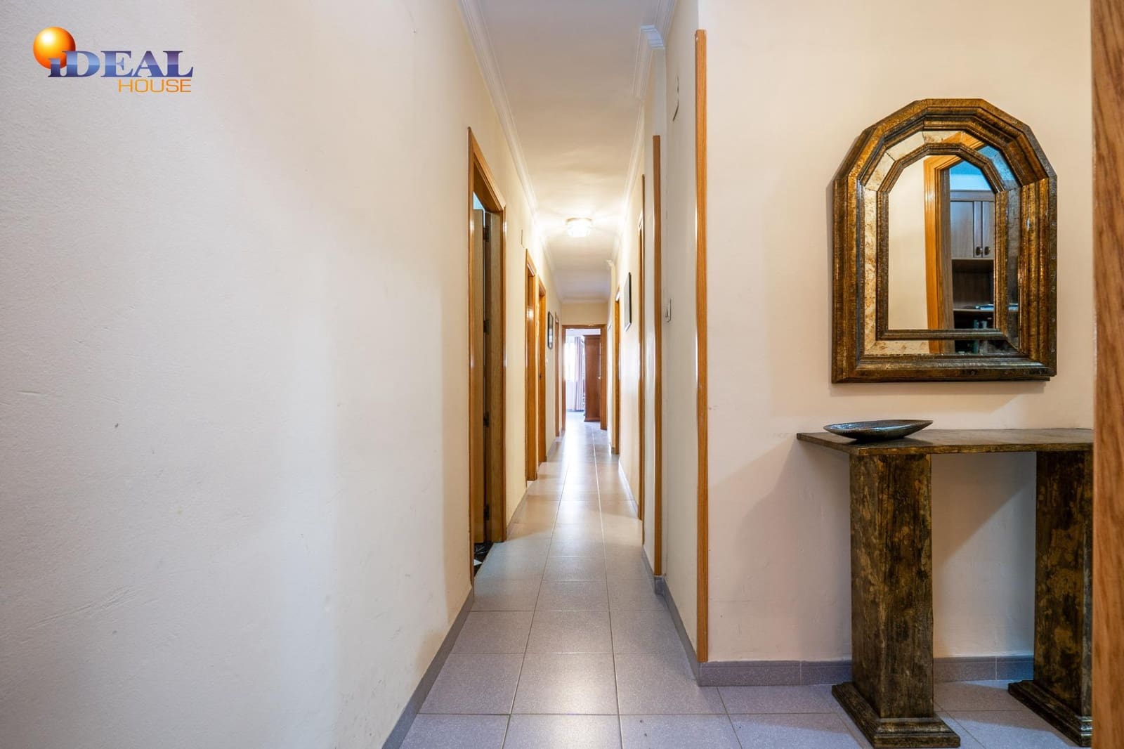 5 sovrum Lägenhet till salu i Granada stad - 325 000 € (Ref: 9530455)