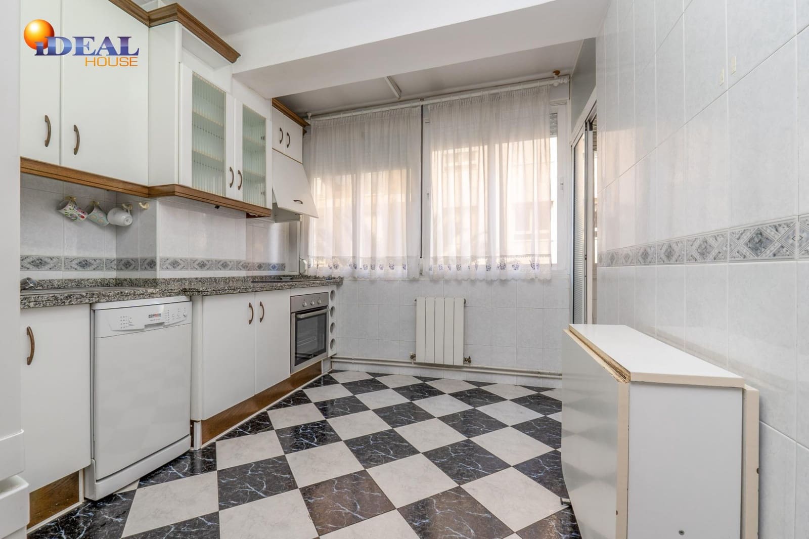 5 sovrum Lägenhet till salu i Granada stad - 325 000 € (Ref: 9530455)