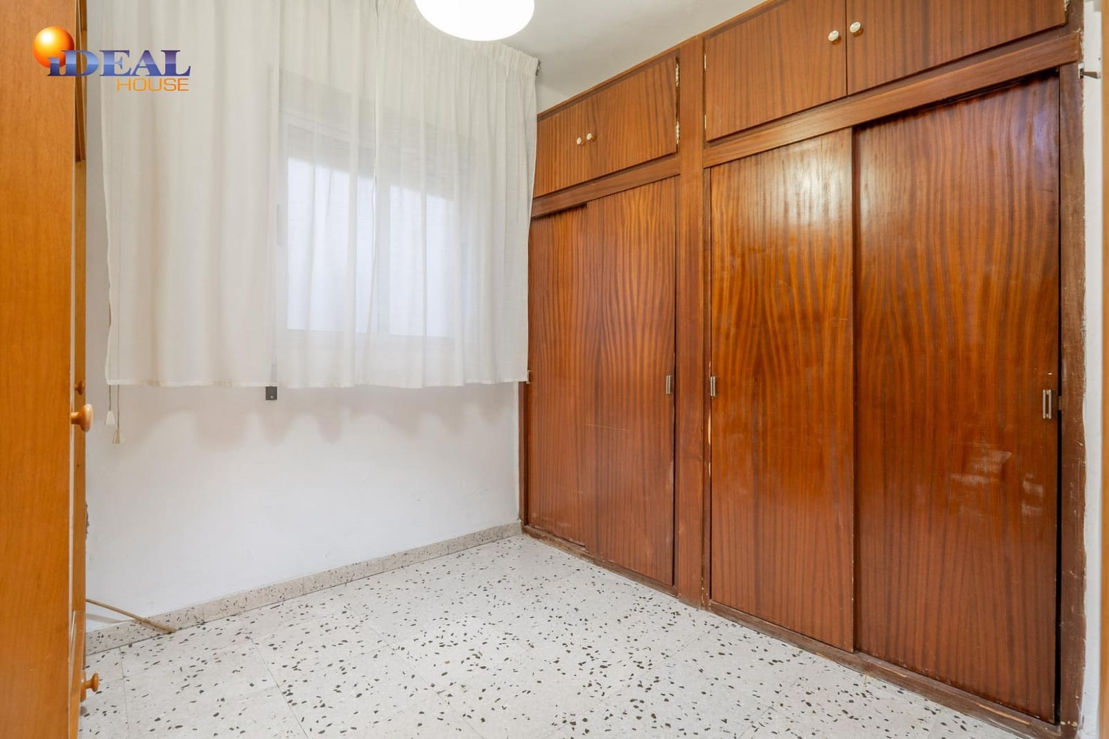 5 sovrum Lägenhet till salu i Granada stad - 325 000 € (Ref: 9530455)