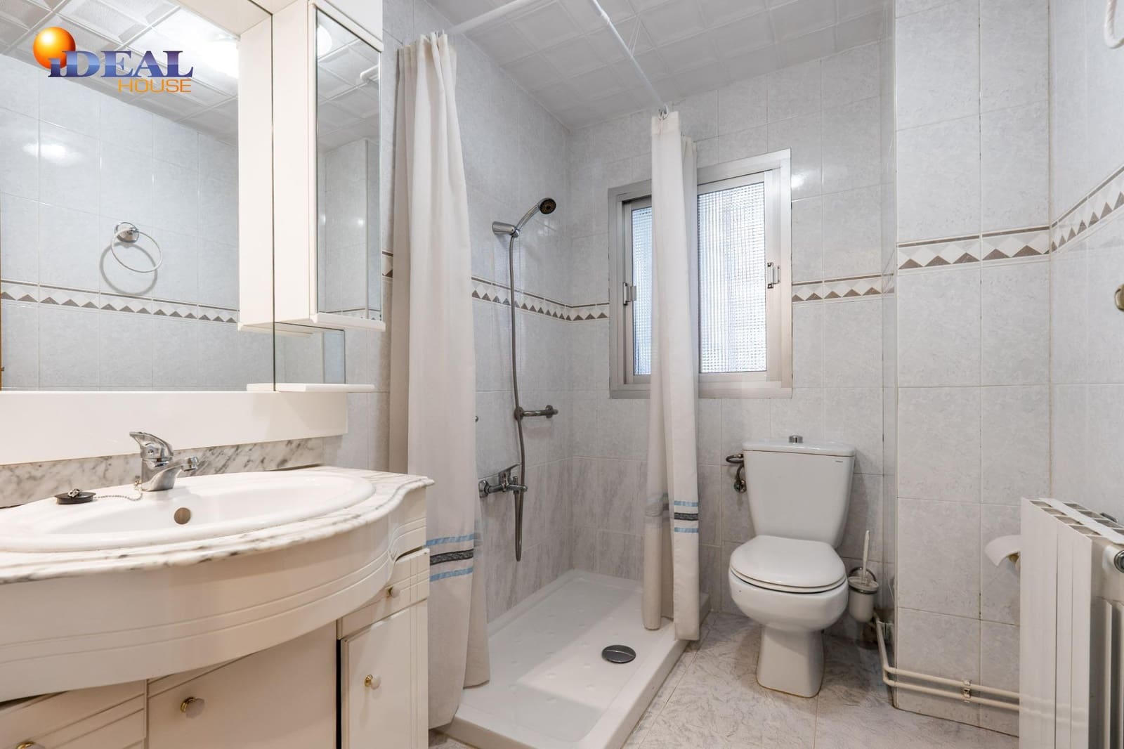 5 sovrum Lägenhet till salu i Granada stad - 325 000 € (Ref: 9530455)