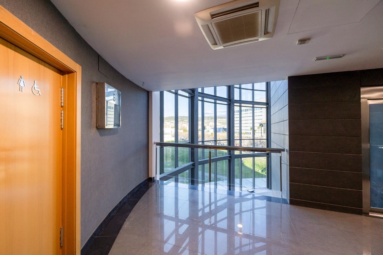 Ufficio in vendita in Granada citta con garage - 239.000 € (Rif: 9530459)