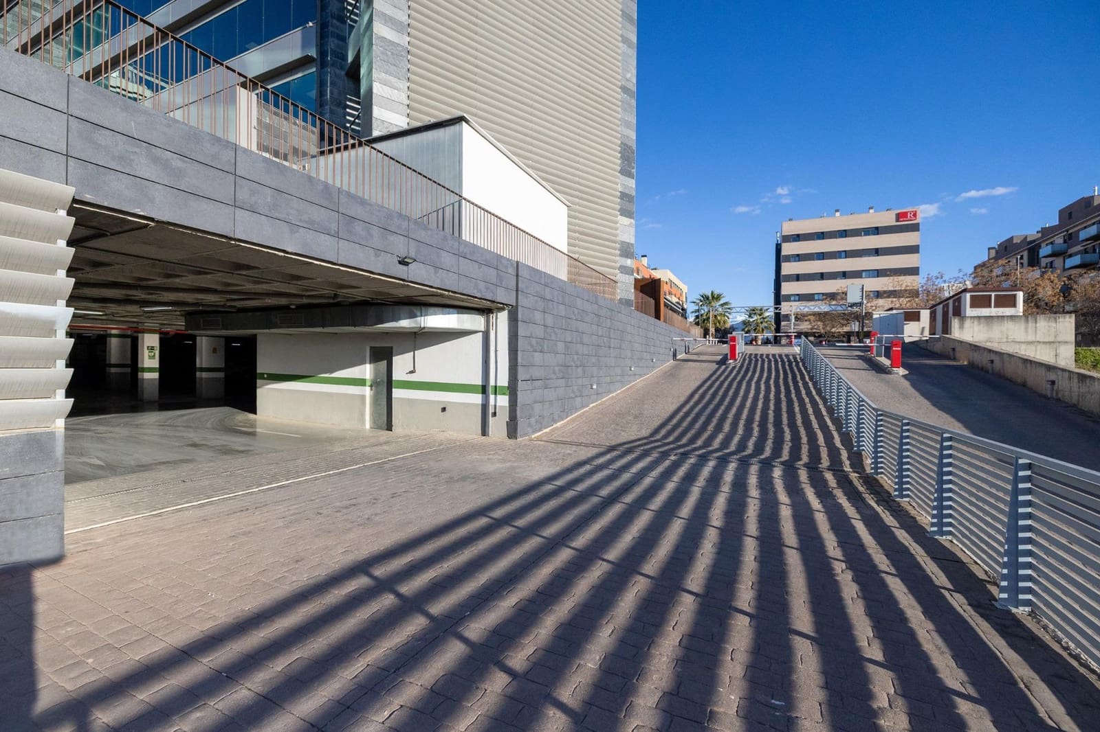 Ufficio in vendita in Granada citta con garage - 239.000 € (Rif: 9530459)