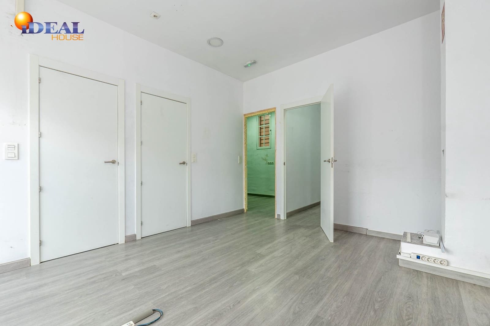 3 soverom Kommersiell til salgs i Granada by - € 120 000 (Ref: 9530460)