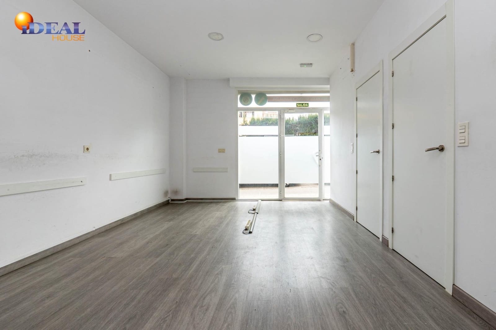 3 soverom Kommersiell til salgs i Granada by - € 120 000 (Ref: 9530460)