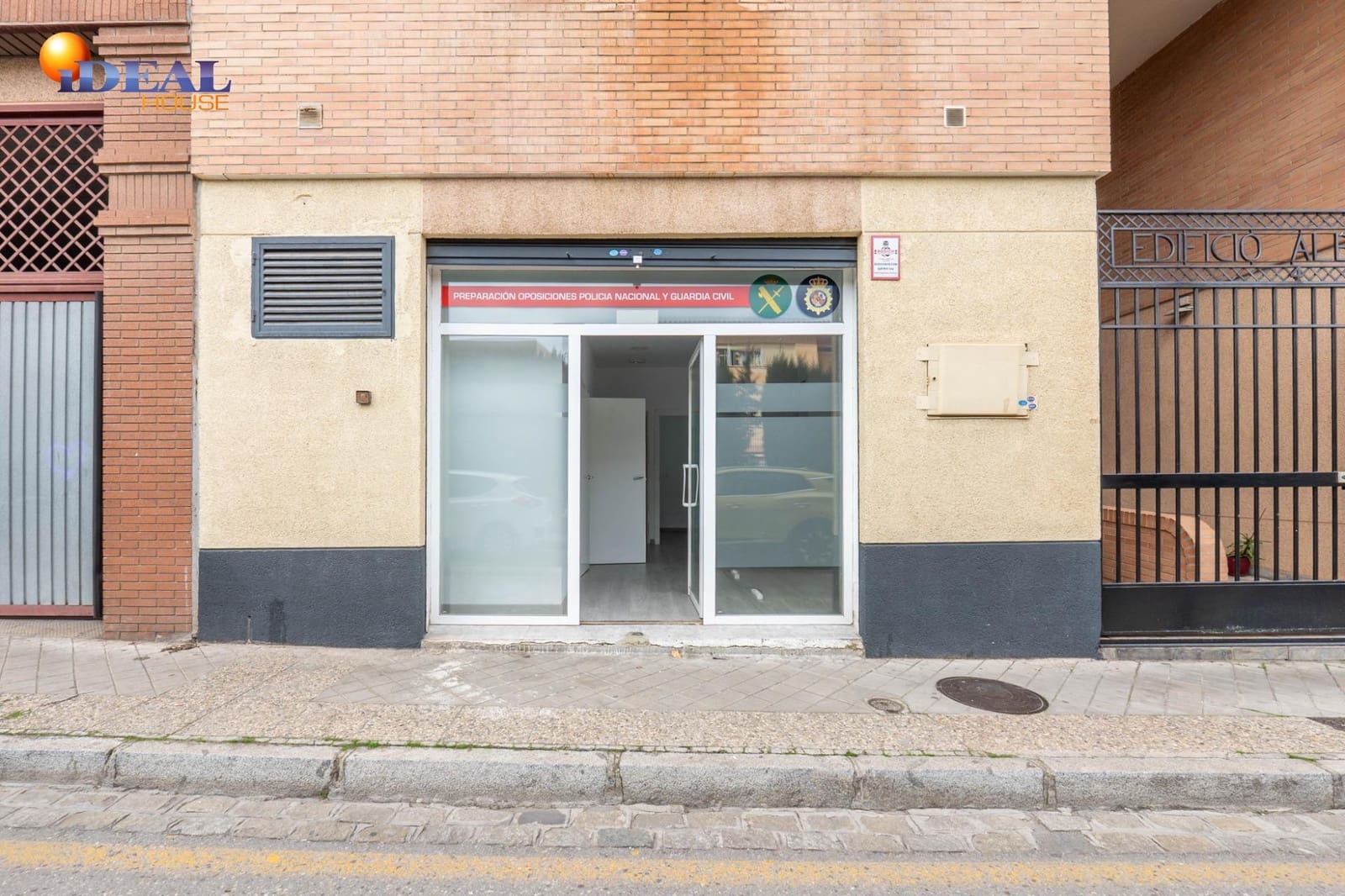 3 soverom Kommersiell til salgs i Granada by - € 120 000 (Ref: 9530460)