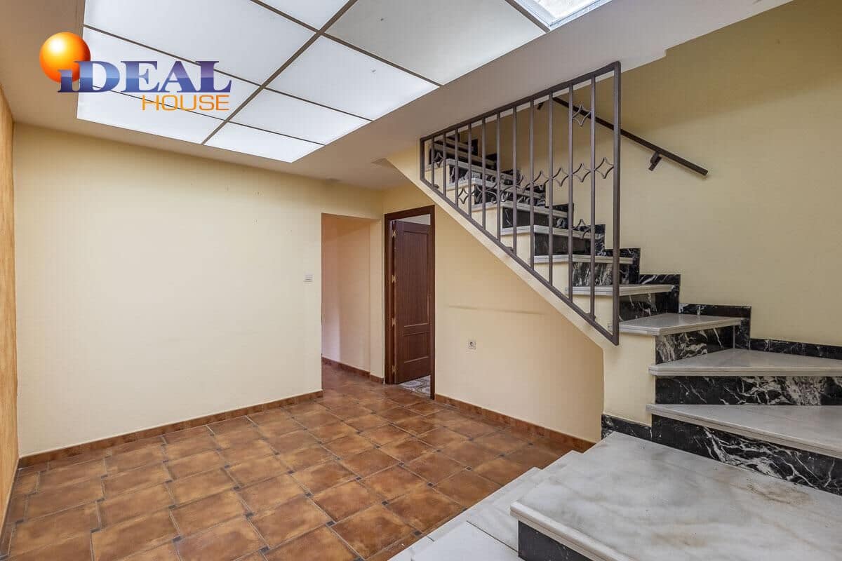 5 bedroom Villa for sale in Gojar with pool garage - € 375,000 (Ref: 9533657)