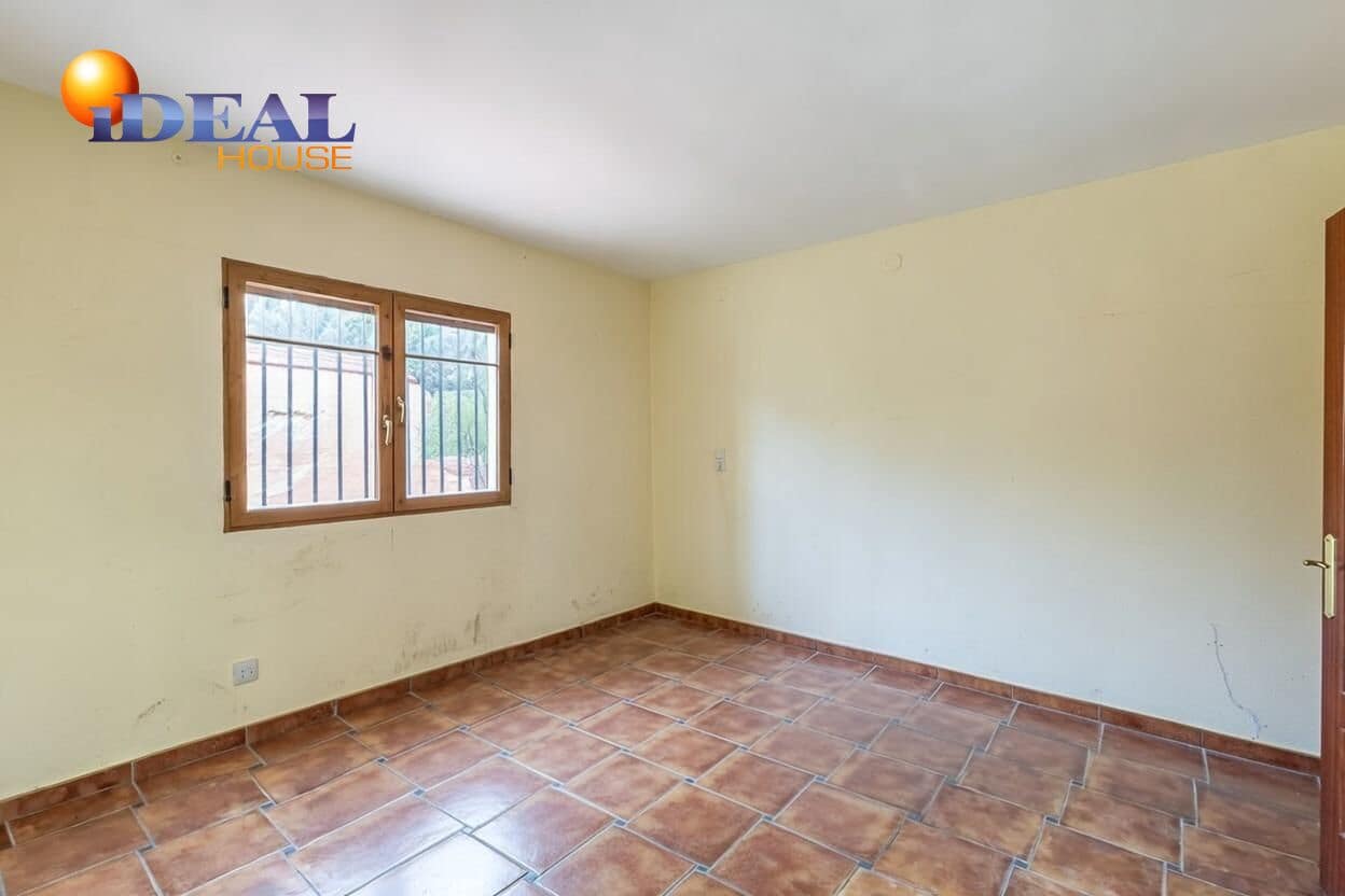 5 bedroom Villa for sale in Gojar with pool garage - € 375,000 (Ref: 9533657)