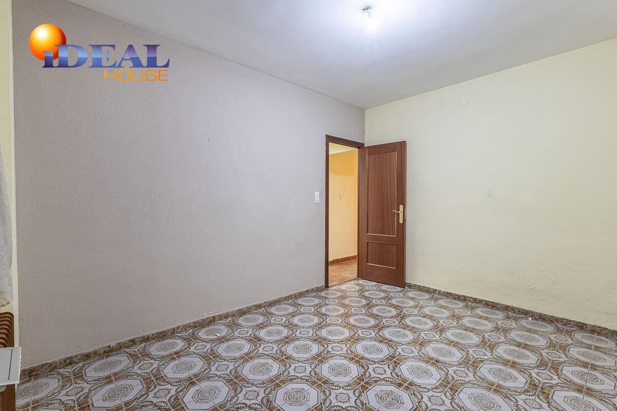 5 bedroom Villa for sale in Gojar with pool garage - € 375,000 (Ref: 9533657)