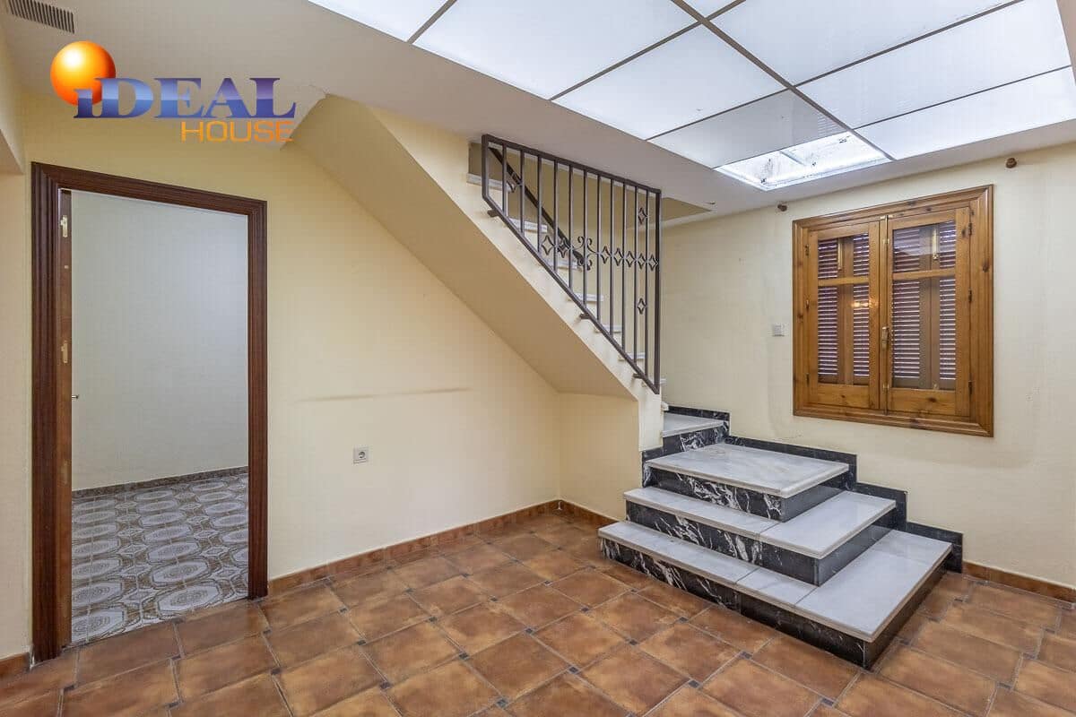 5 bedroom Villa for sale in Gojar with pool garage - € 375,000 (Ref: 9533657)