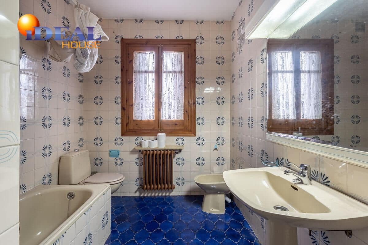 5 bedroom Villa for sale in Gojar with pool garage - € 375,000 (Ref: 9533657)