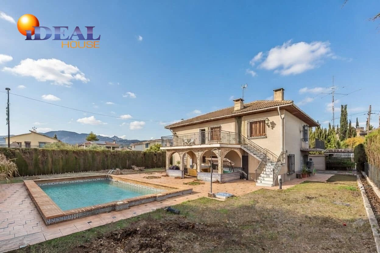 5 bedroom Villa for sale in Gojar with pool garage - € 375,000 (Ref: 9533657)