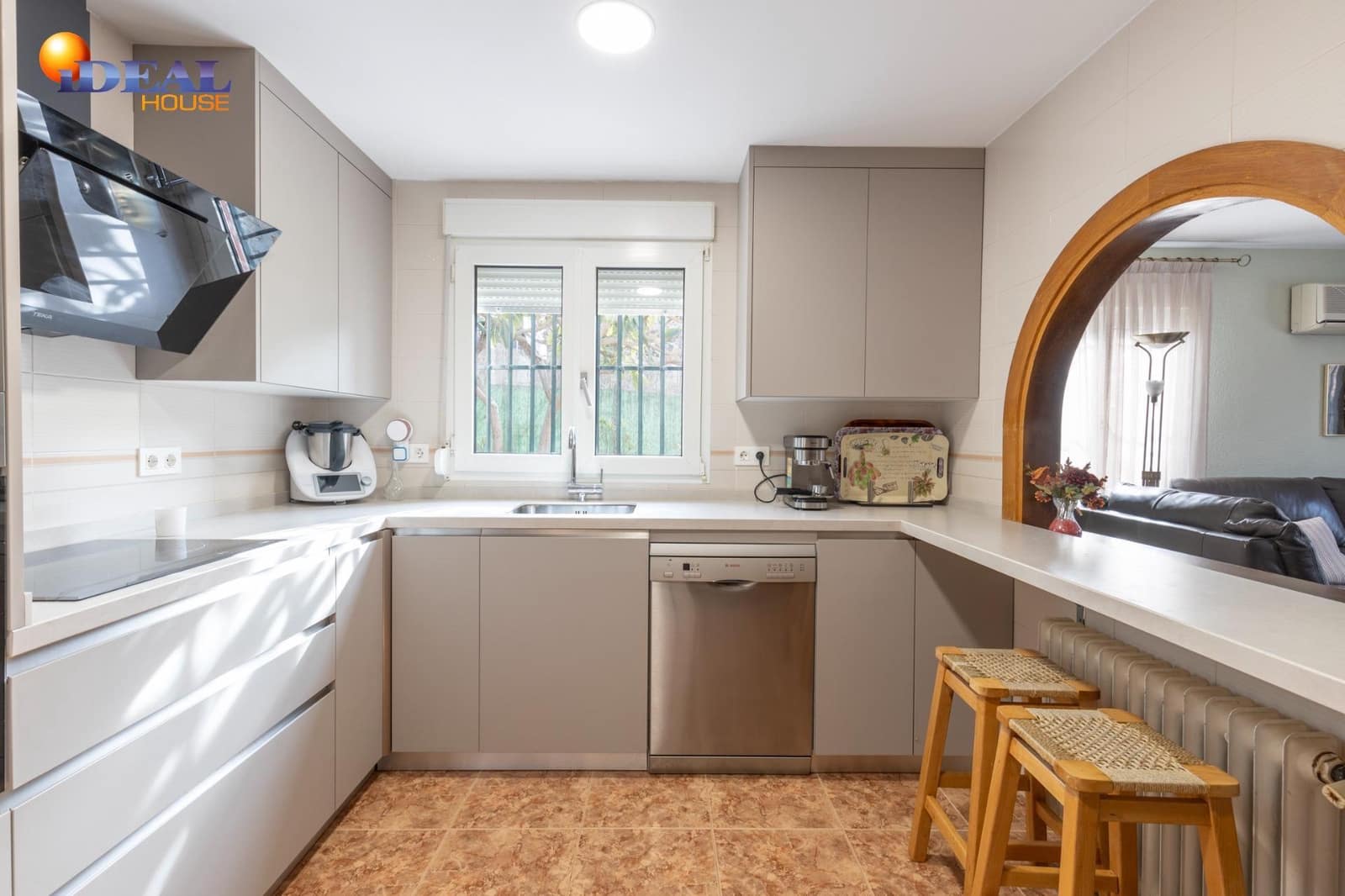 6 soveværelse Villa til salg i Otura med swimmingpool garage - € 540.000 (Ref: 9535875)