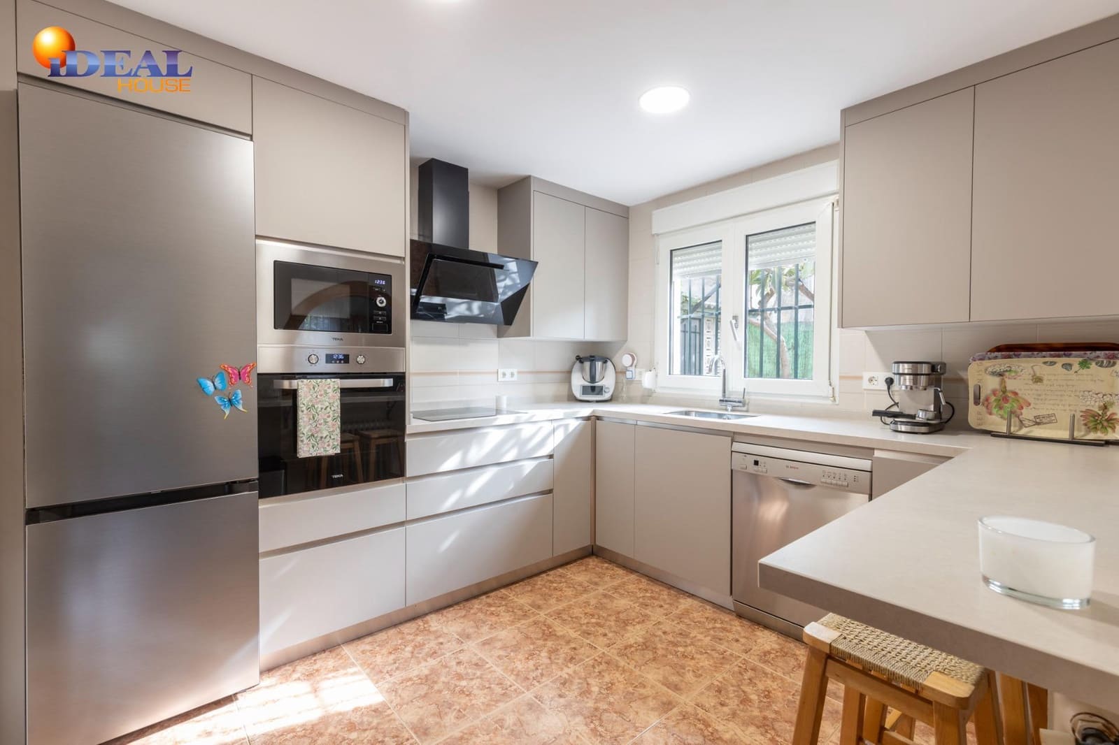 6 soveværelse Villa til salg i Otura med swimmingpool garage - € 540.000 (Ref: 9535875)