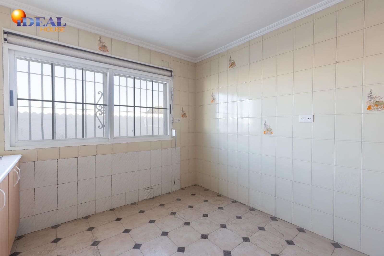 4 soveværelse Villa til salg i Las Gabias med swimmingpool garage - € 379.000 (Ref: 9541046)