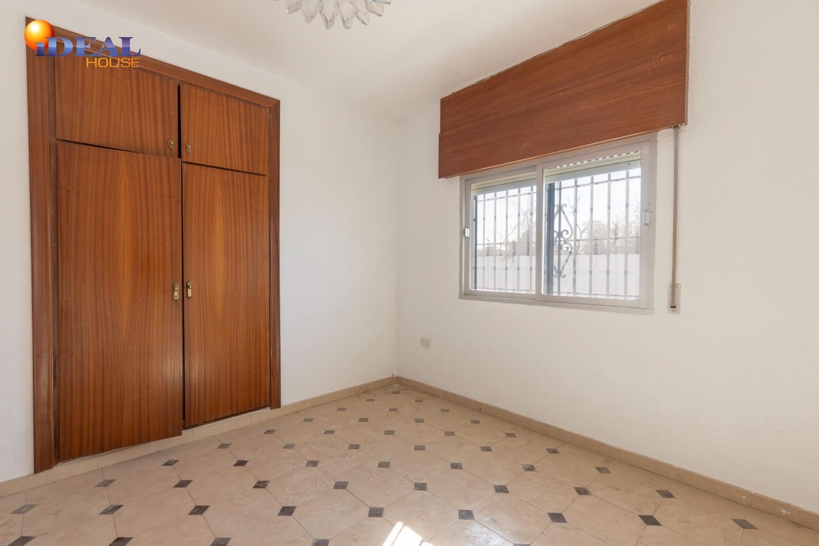 4 soveværelse Villa til salg i Las Gabias med swimmingpool garage - € 379.000 (Ref: 9541046)