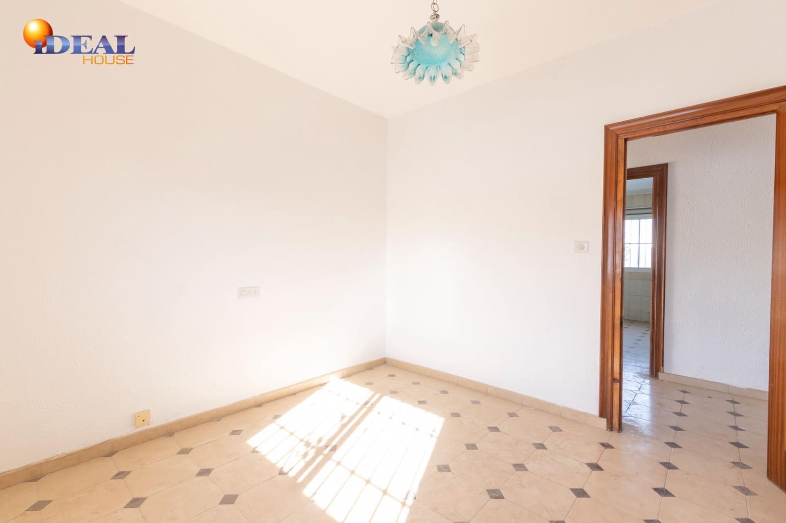 4 soveværelse Villa til salg i Las Gabias med swimmingpool garage - € 379.000 (Ref: 9541046)