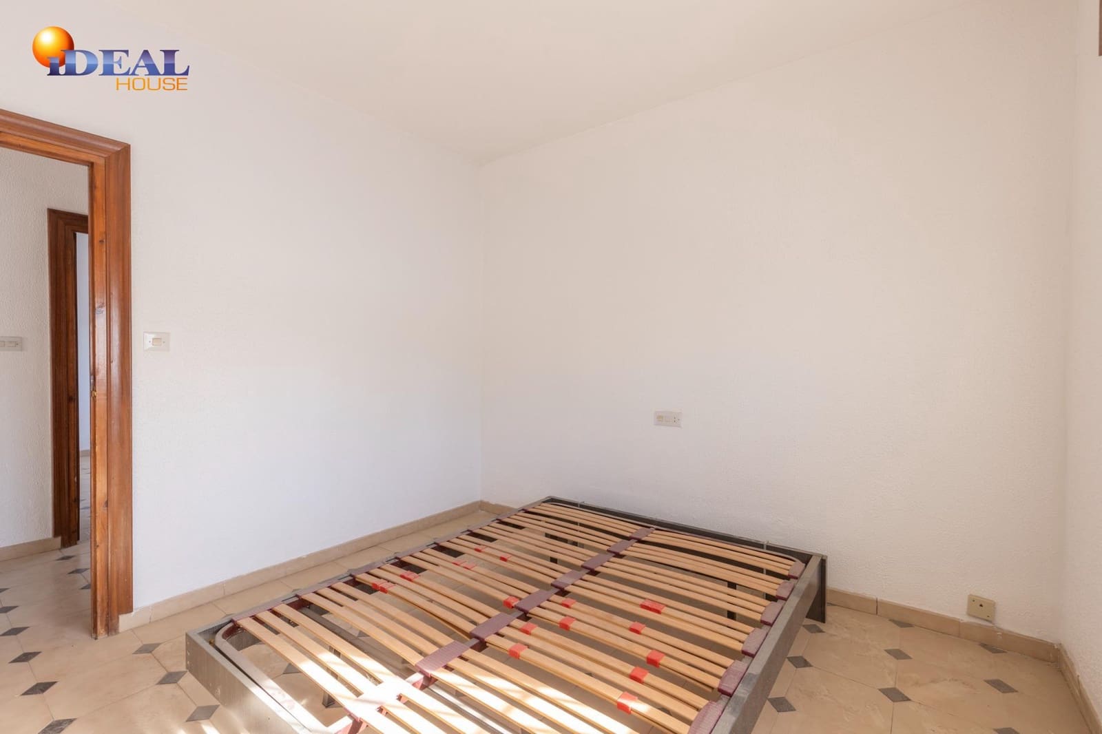 4 soveværelse Villa til salg i Las Gabias med swimmingpool garage - € 379.000 (Ref: 9541046)