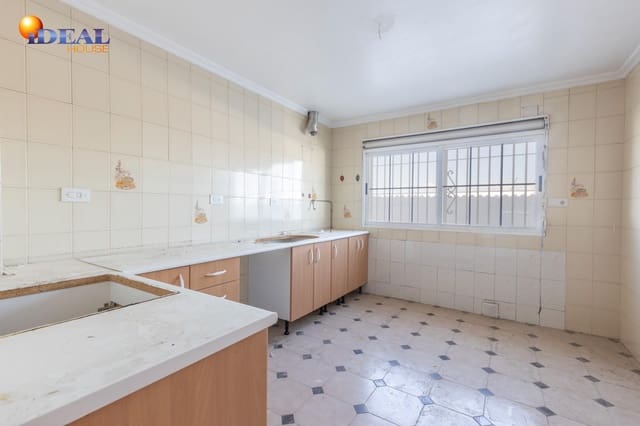 4 soveværelse Villa til salg i Las Gabias med swimmingpool garage - € 379.000 (Ref: 9541046)