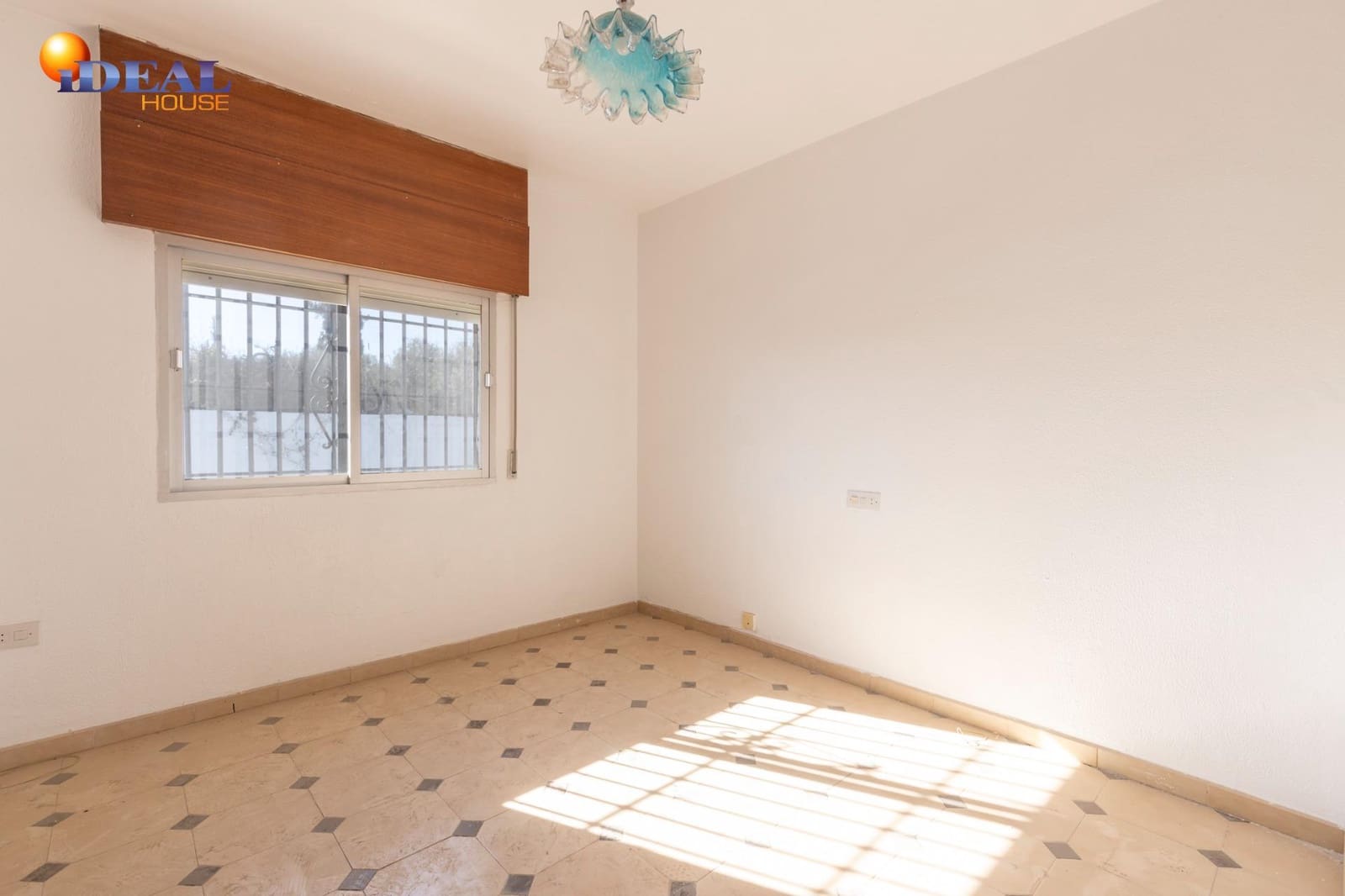 4 soveværelse Villa til salg i Las Gabias med swimmingpool garage - € 379.000 (Ref: 9541046)