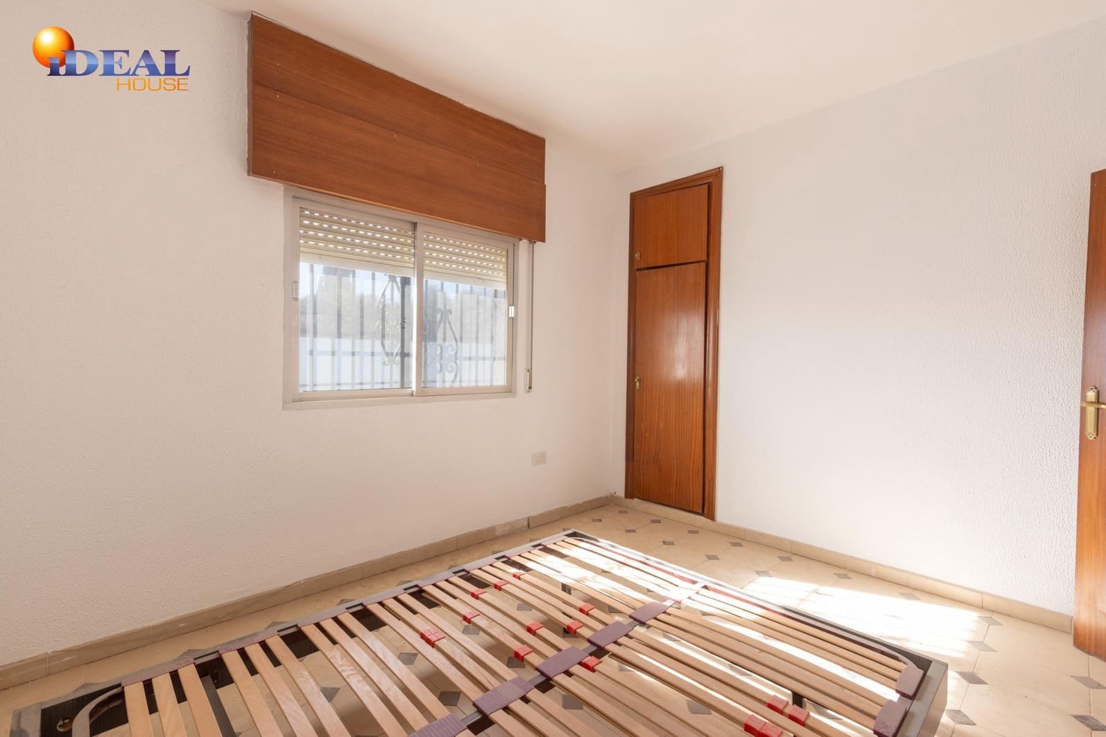 4 soveværelse Villa til salg i Las Gabias med swimmingpool garage - € 379.000 (Ref: 9541046)