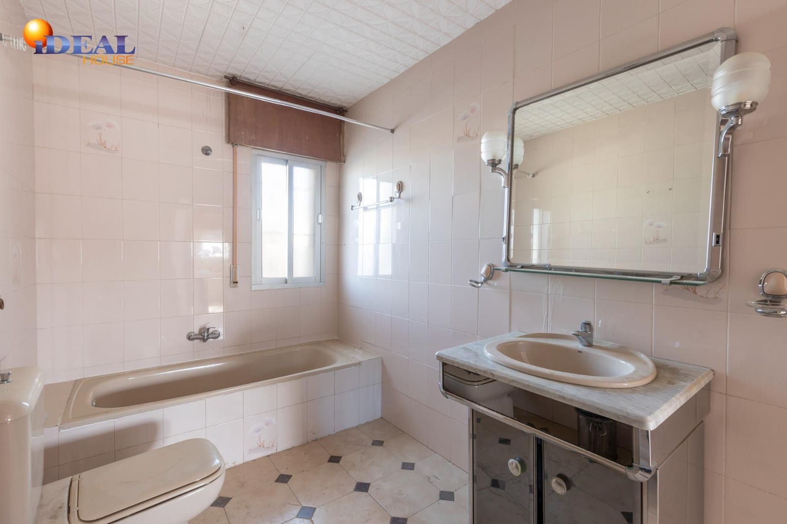 4 soveværelse Villa til salg i Las Gabias med swimmingpool garage - € 379.000 (Ref: 9541046)