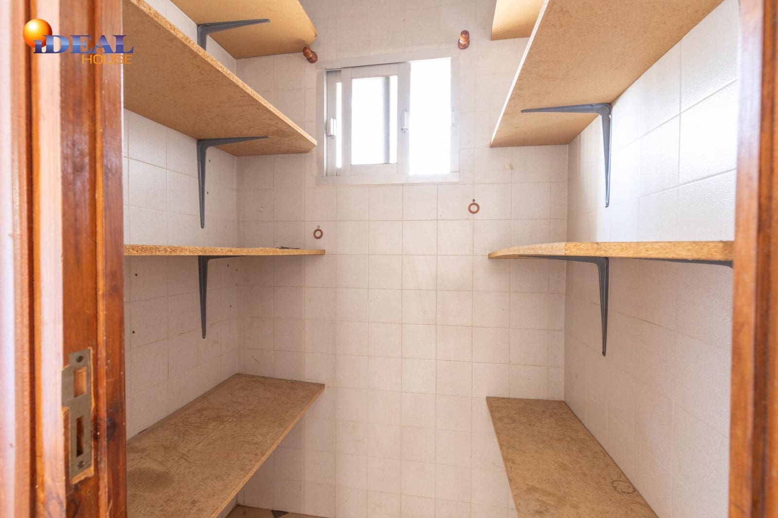 4 soveværelse Villa til salg i Las Gabias med swimmingpool garage - € 379.000 (Ref: 9541046)