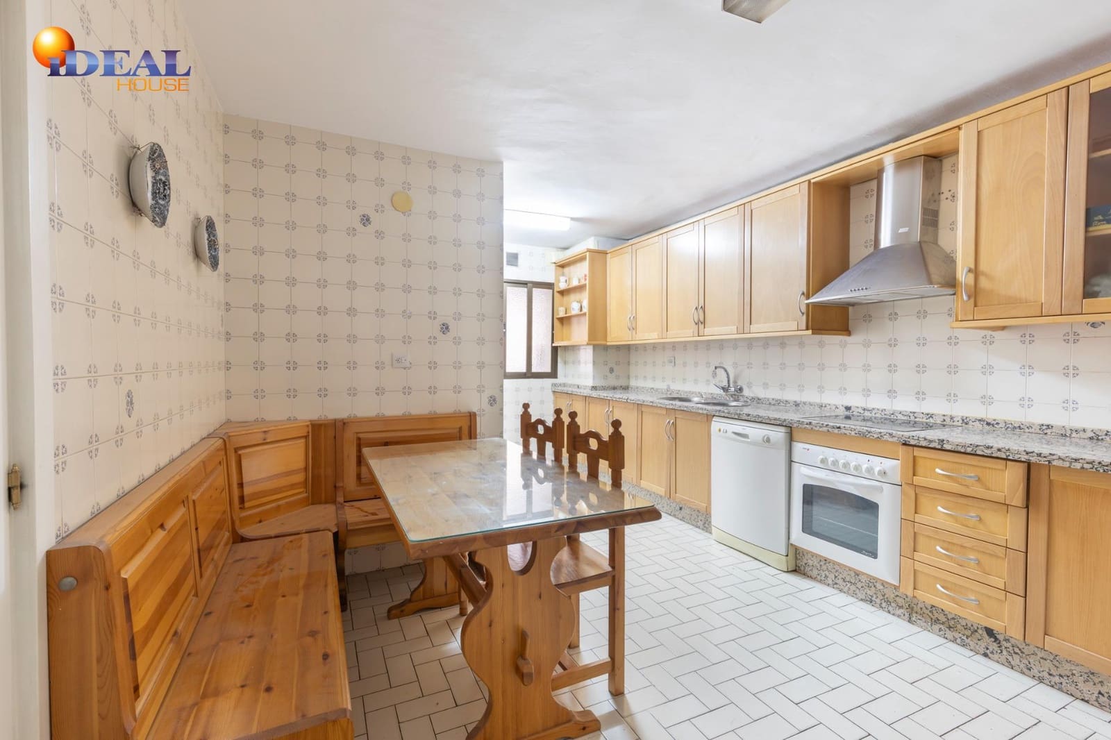 4 soveværelse Lejlighed til salg i Granada by med garage - € 560.000 (Ref: 9541047)