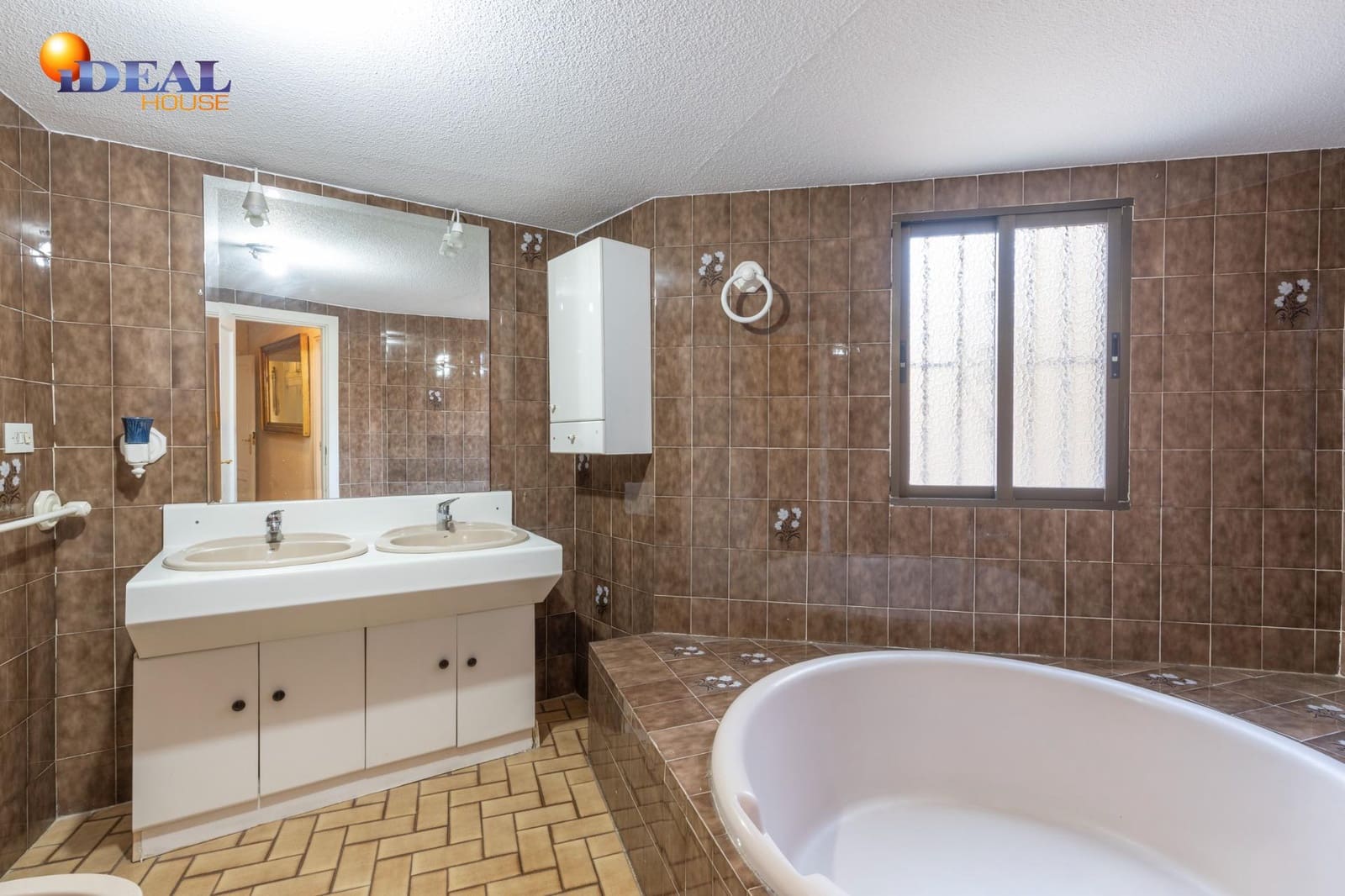 4 soveværelse Lejlighed til salg i Granada by med garage - € 560.000 (Ref: 9541047)